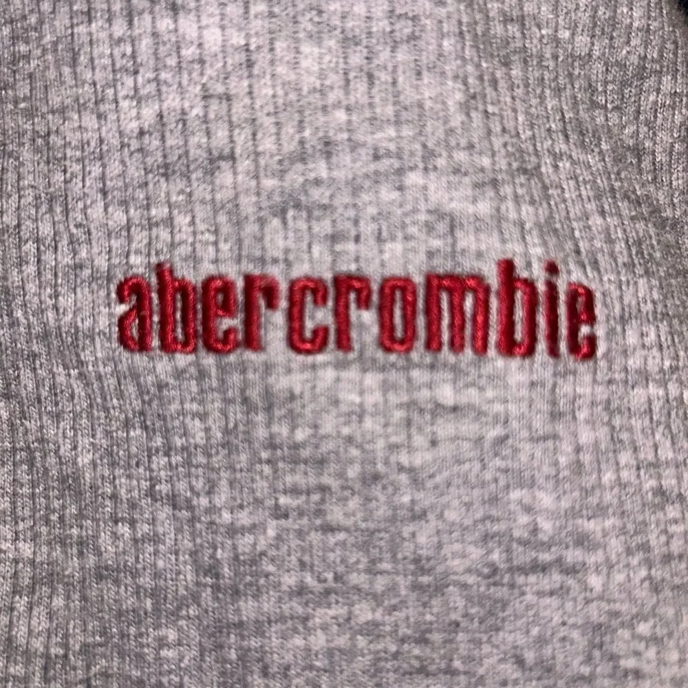 Boys Abercrombie v-neck Long Sleeve Shirt Size L‎